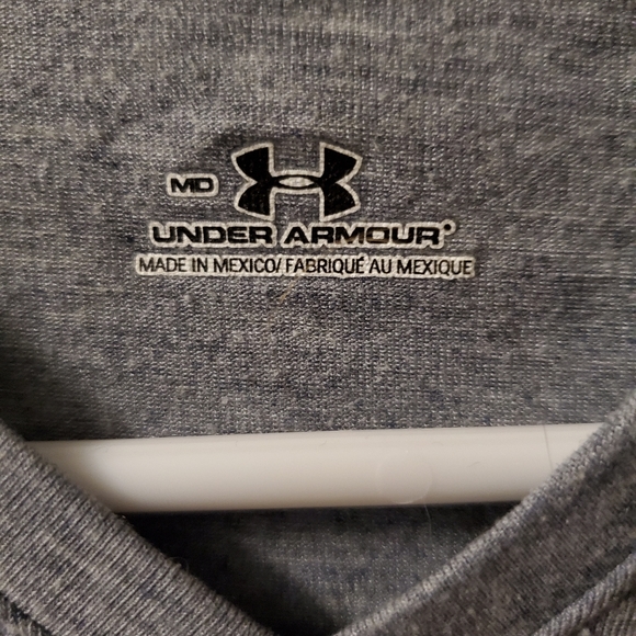 Under Armour V-neck Tee NWOT - Picture 3 of 3